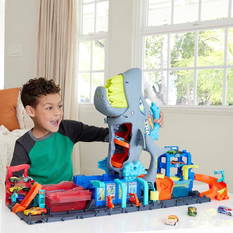 Hot Wheels City Let's Race Colour Reveal Ultra Shark Car Wash Playset