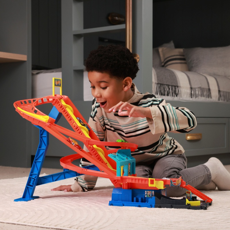 Hot Wheels City Roller Coaster Rally Playset with 5 Die-Cast Cars