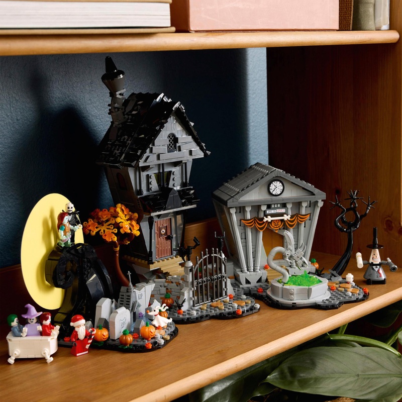 LEGO Ideas 21351 Disney Tim Burton's The Nightmare Before Christmas Set for Adults 4 LEGO Ideas 21351 Disney Tim Burton's The Nightmare Before Christmas Set for Adults