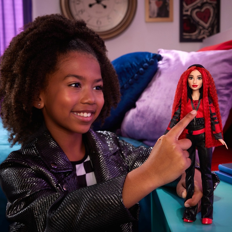 Disney Descendants 4 The Rise of Red Doll Singing Red 28cm