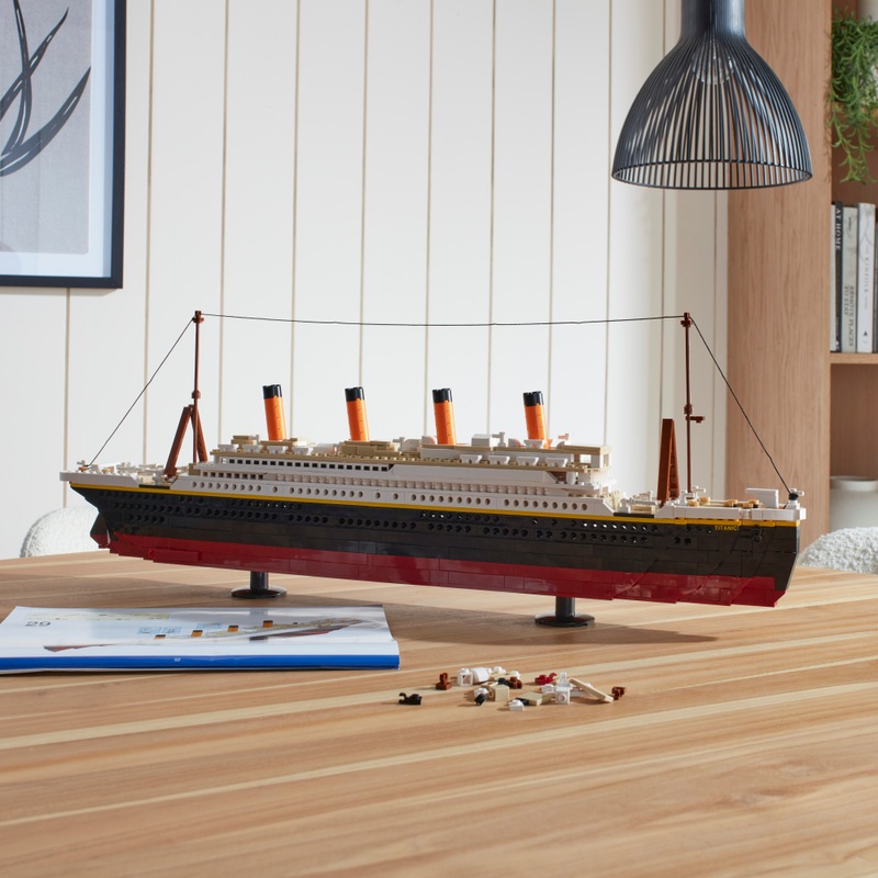 Build-It Deluxe Titanic 878 Piece Building Bricks Oxford Set