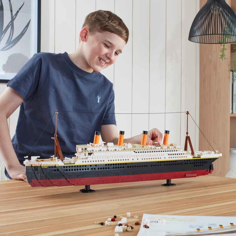 Build-It Deluxe Titanic 878 Piece Building Bricks Oxford Set