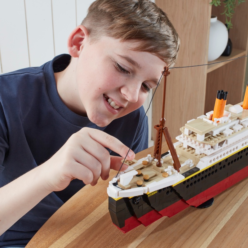 Build-It Deluxe Titanic 878 Piece Building Bricks Oxford Set 4 Build-It Deluxe Titanic 878 Piece Building Bricks Oxford Set