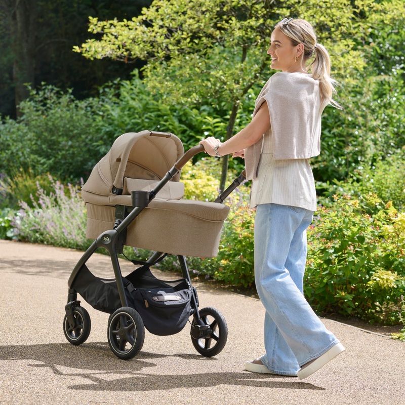 Joie Signature Finiti Flex 3-in-1 Travel System Bundle with i-Level Pro Car Seat and ISOFix Base