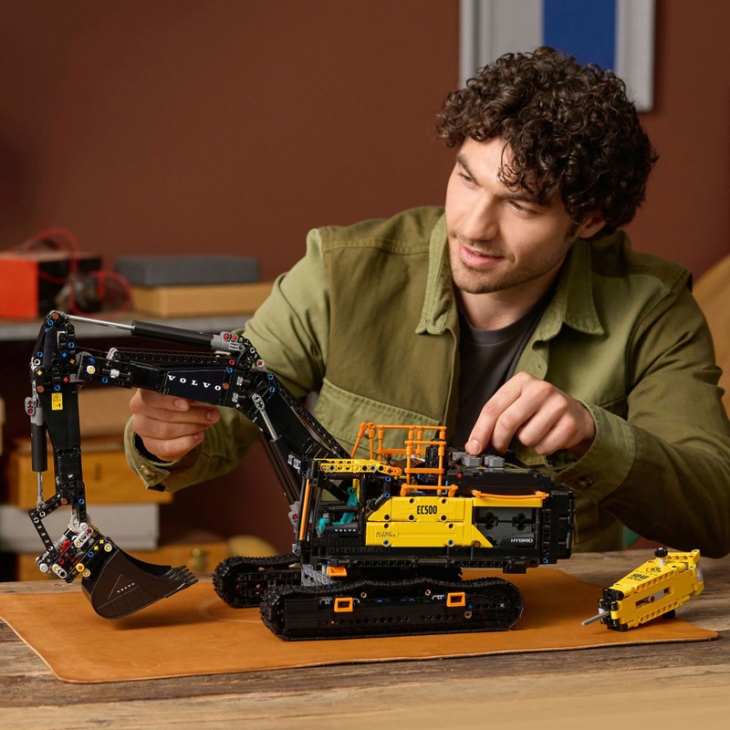 LEGO Technic 42215 Volvo EC500 Hybrid Excavator Set for Adults 3 LEGO Technic 42215 Volvo EC500 Hybrid Excavator Set for Adults
