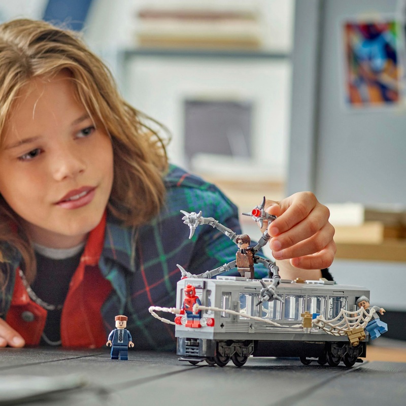 LEGO Marvel 76321 Spider-Man vs. Doc Ock Subway Train Scene Set 4 LEGO Marvel 76321 Spider-Man vs. Doc Ock Subway Train Scene Set