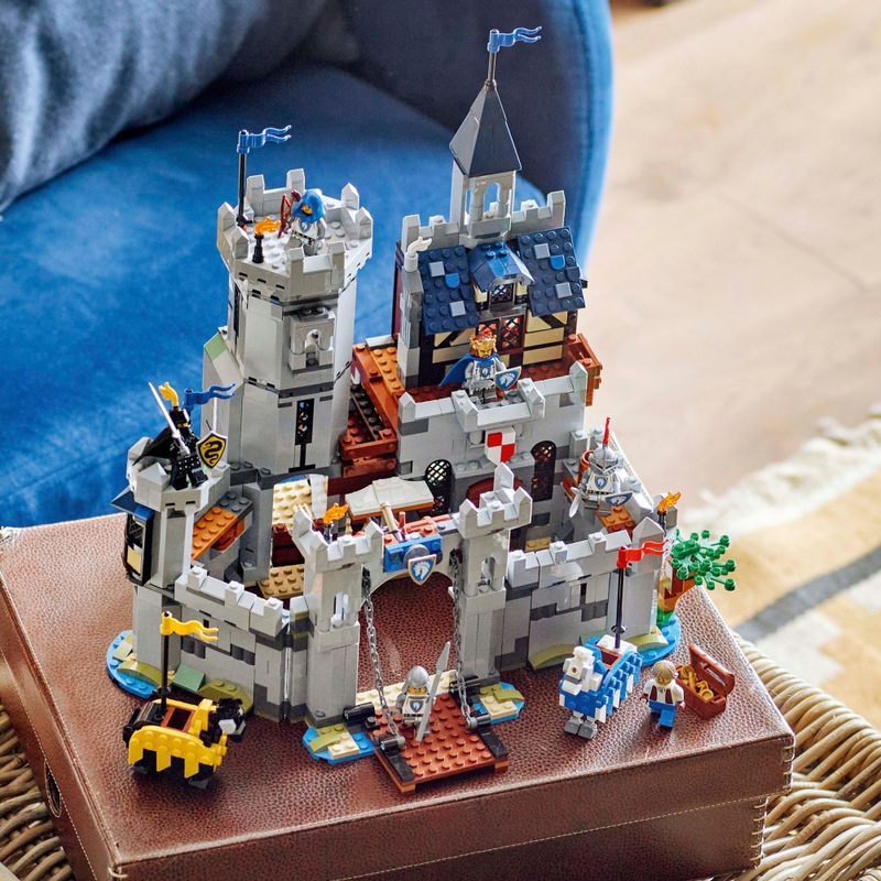 LEGO Creator 31168 3-in-1 Medieval Horse Knight Castle Set 5 LEGO Creator 31168 3-in-1 Medieval Horse Knight Castle Set