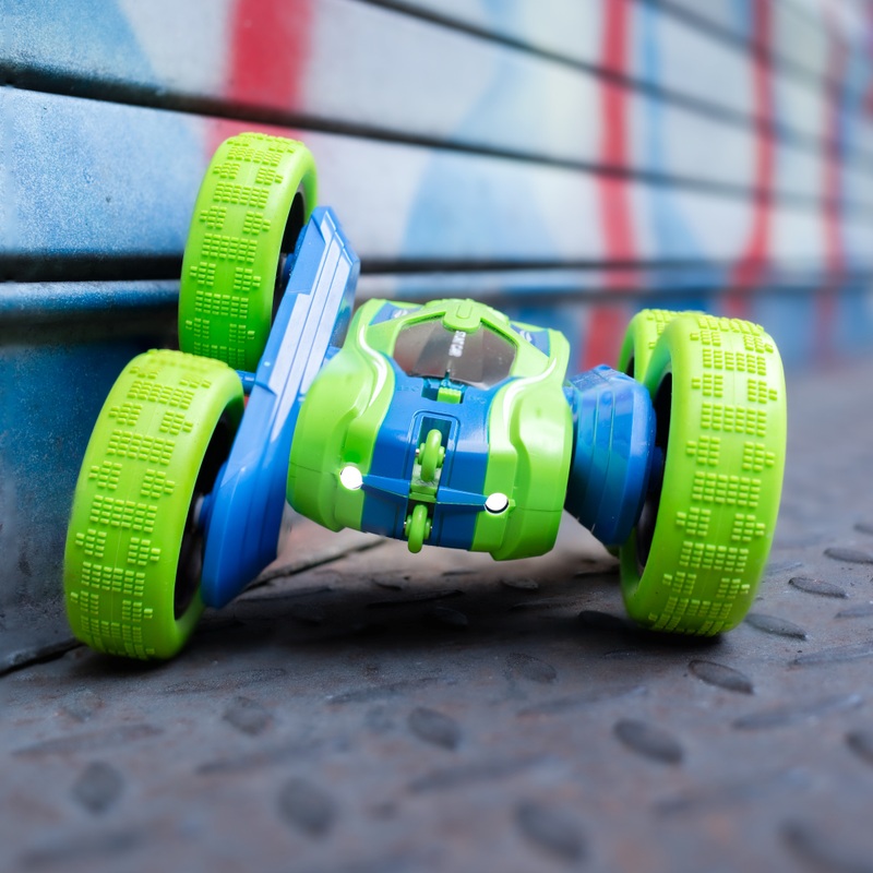 Spin n' Stunt Remote Control Car Green and Blue 1:24 Scale