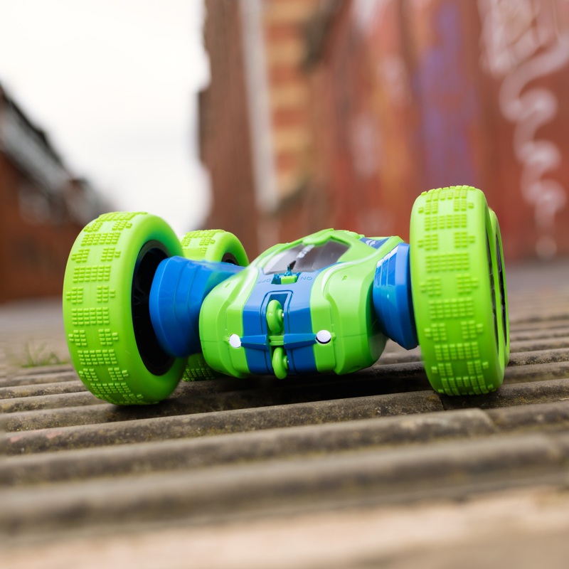 Spin n' Stunt Remote Control Car Green and Blue 1:24 Scale 2 Spin n' Stunt Remote Control Car Green and Blue 1:24 Scale