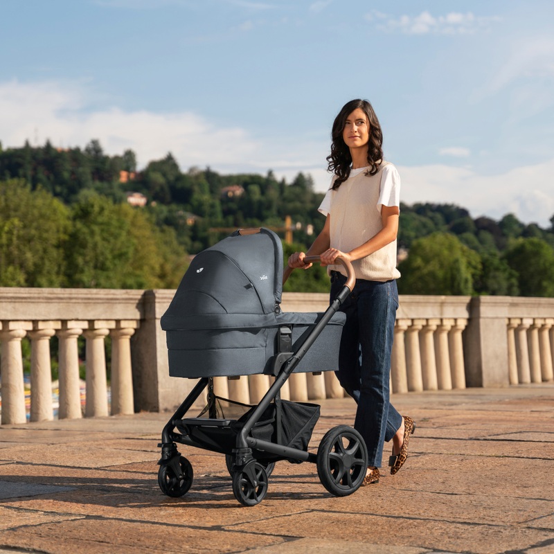 Joie Chrome DLX Trio 3-in-1 Travel System with i-Snug 2 i-Size R129 Car Seat Moonlight