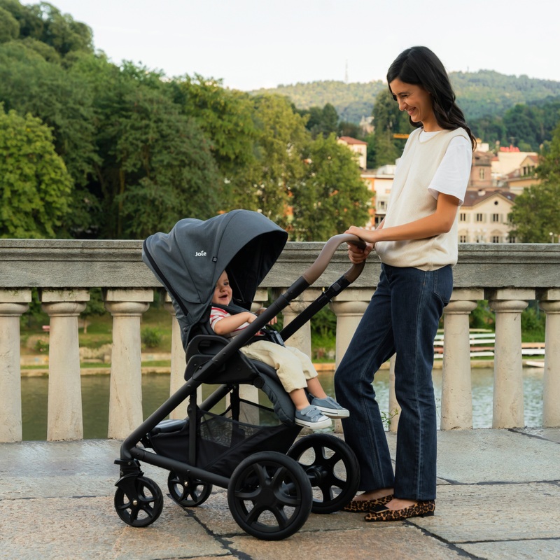 Joie Chrome DLX Trio 3-in-1 Travel System with i-Snug 2 i-Size R129 Car Seat Moonlight