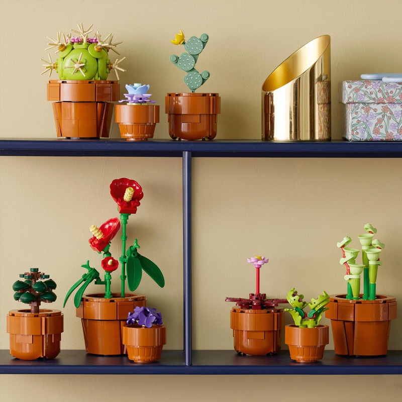 LEGO Botanical Collection 10329 Tiny Plants Set for Adults 4 LEGO Botanical Collection 10329 Tiny Plants Set for Adults