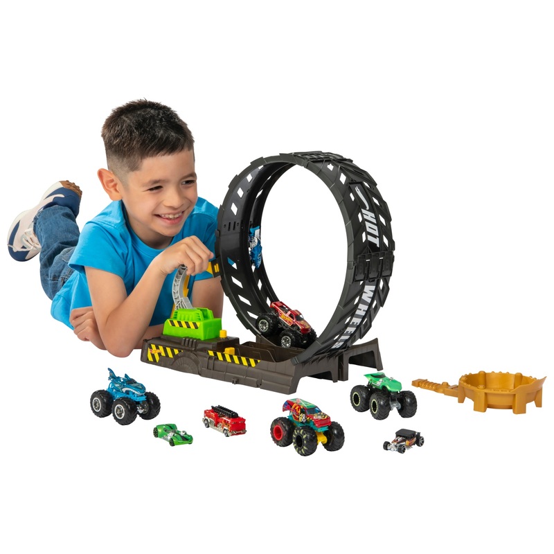 Hot Wheels Monster Trucks Epic Loop Challenge Playset with 8 Die-Cast Cars