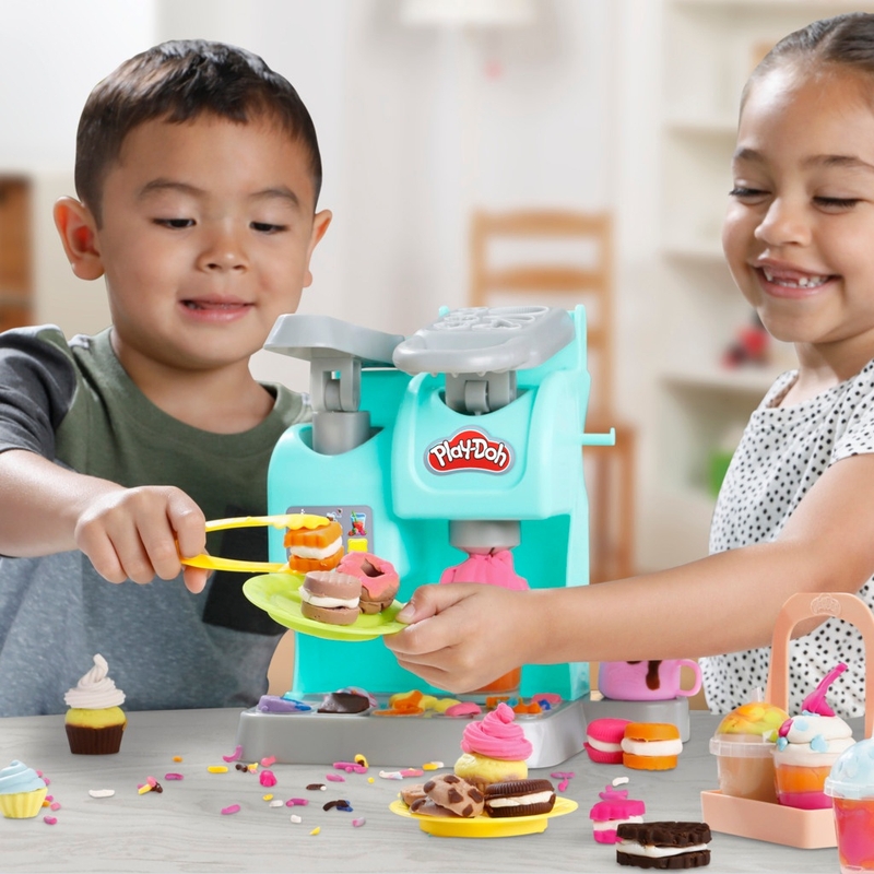 Play-Doh Kitchen Creations Super Colourful Cafe Playset with 20 Pieces