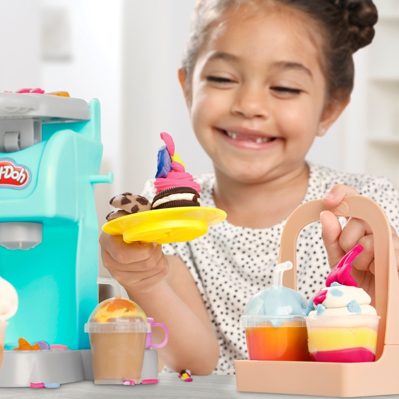 Play-Doh Kitchen Creations Super Colourful Cafe Playset with 20 Pieces