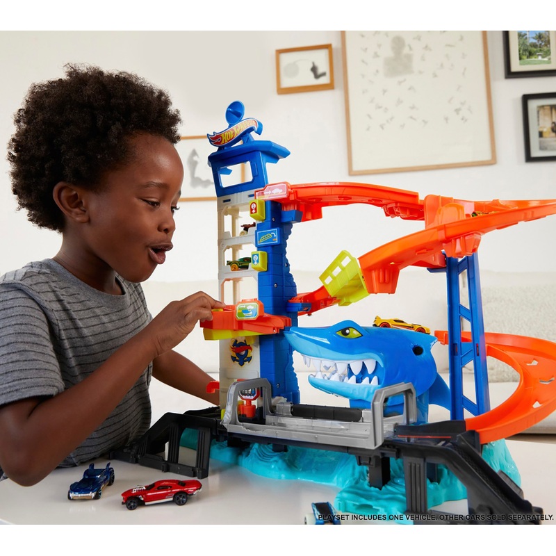 Hot Wheels City Attacking Shark Escape Playset