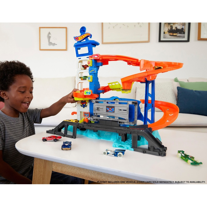Hot Wheels City Attacking Shark Escape Playset