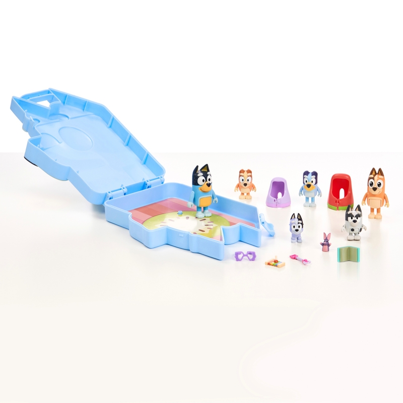 Bluey Playset Ultimate Play and Go Collector Case 5 Bluey Playset Ultimate Play and Go Collector Case