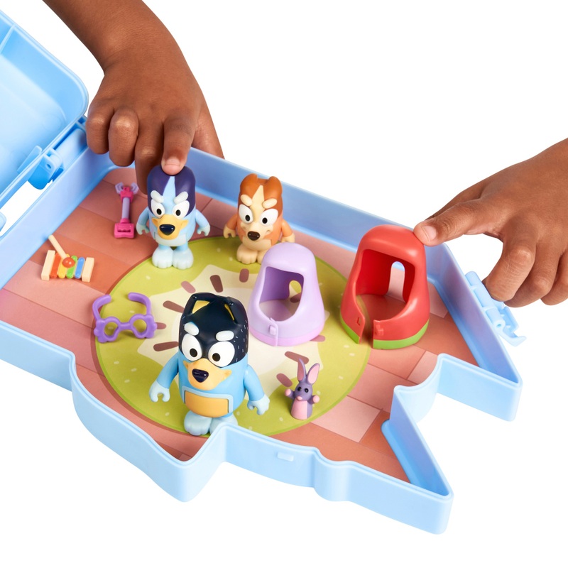 Bluey Playset Ultimate Play and Go Collector Case 6 Bluey Playset Ultimate Play and Go Collector Case