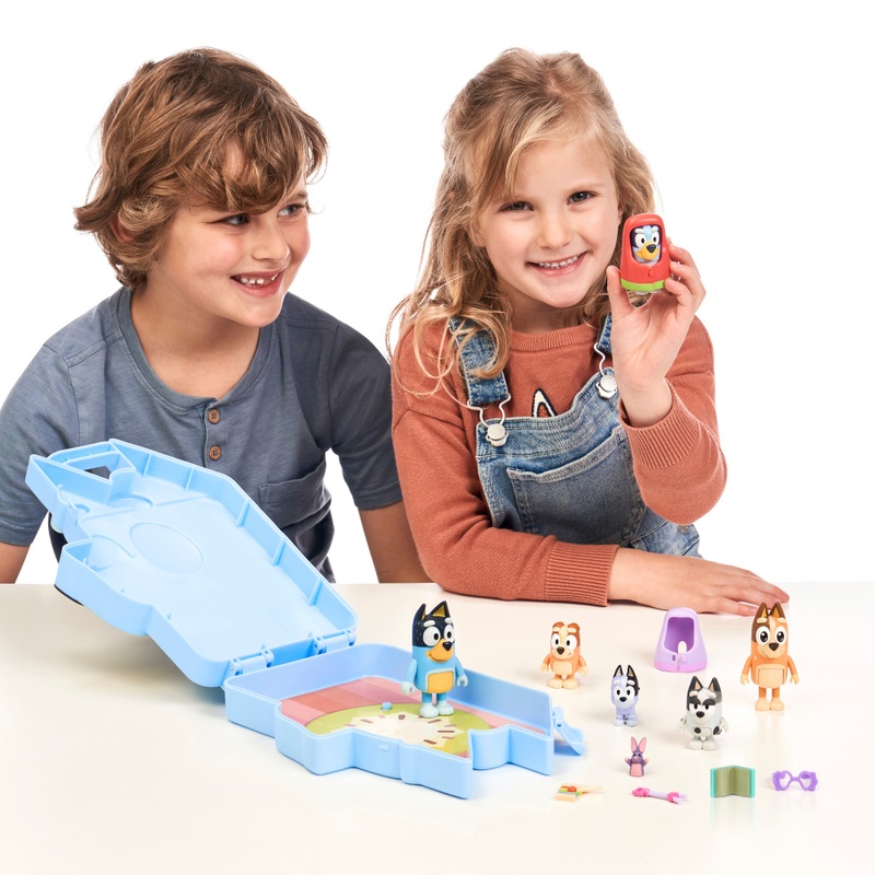 Bluey Playset Ultimate Play and Go Collector Case 7 Bluey Playset Ultimate Play and Go Collector Case