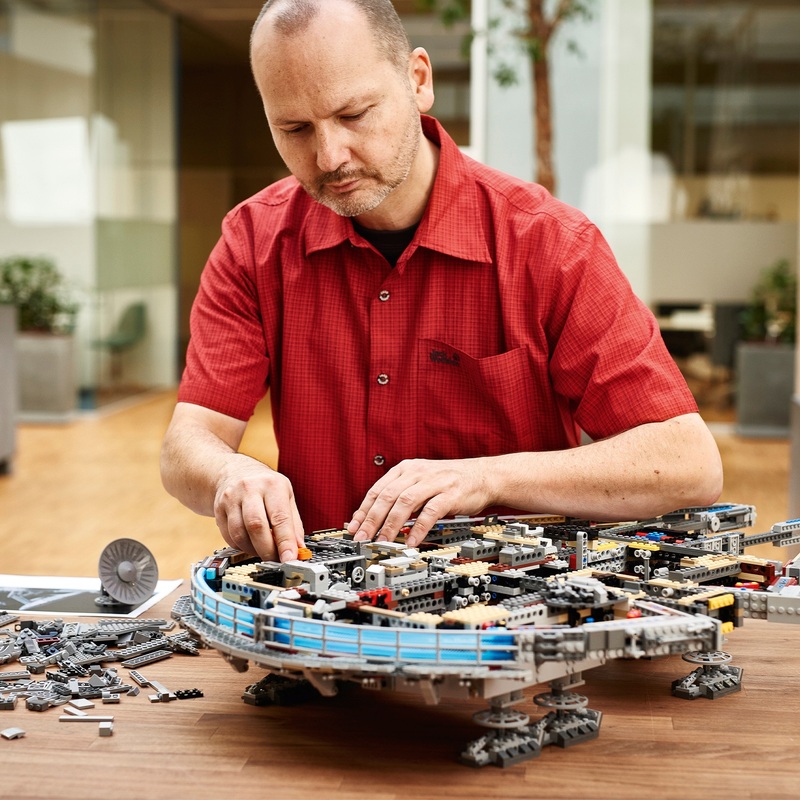 LEGO Star Wars 75192 Ultimate Collector Series Millennium Falcon Set 2 LEGO Star Wars 75192 Ultimate Collector Series Millennium Falcon Set