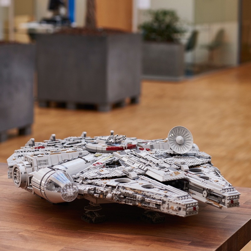 LEGO Star Wars 75192 Ultimate Collector Series Millennium Falcon Set 3 LEGO Star Wars 75192 Ultimate Collector Series Millennium Falcon Set