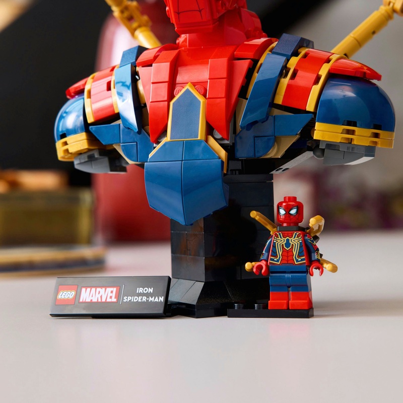 LEGO Marvel 76326 Iron Spider-Man Bust Set for Adults 5 LEGO Marvel 76326 Iron Spider-Man Bust Set for Adults